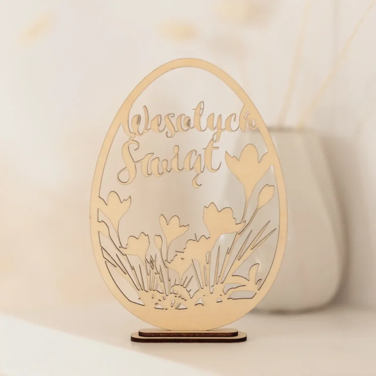 Jajko „Wesołych Świąt” – ażurowy motyw krokusów