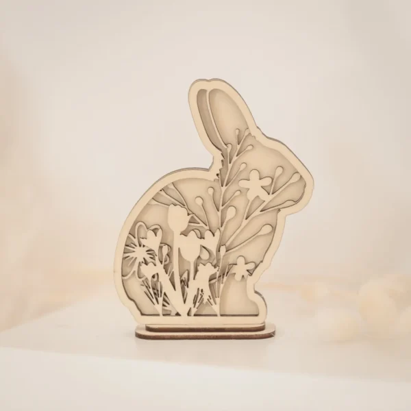 Drewniany królik wielkanocny. Dekoracja świąteczna